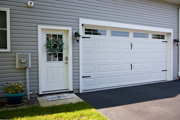 24/7 Emergency Garage Door Panel Replacement experts in Washington, IL